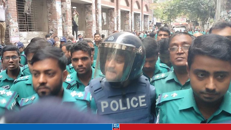 ৩ মামলায় ব্যারিস্টার সুমনের জামিন নামঞ্জুর