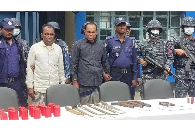 নোয়াখালীতে আগ্নেয়াস্ত্র, গুলি, ককটেলসহ গ্রেফতার ২