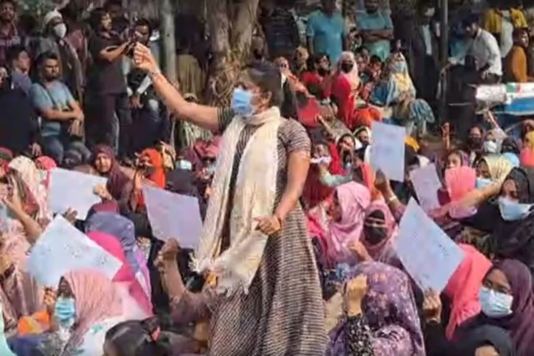 আজও শাহবাগে অবস্থান নিয়েছেন প্রাথমিকের নিয়োগ বাতিল হওয়া প্রার্থীরা