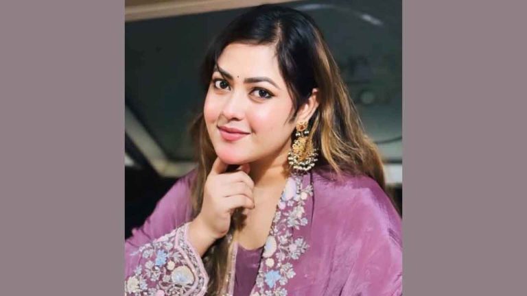 গ্রামের বাড়িতে গিয়েও রক্ষা হলো না আ.লীগ নেত্রী দোলনার