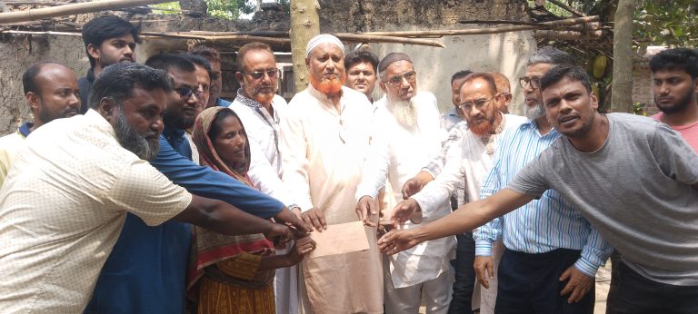 পাঁচবিবিতে অগিকান্ডে ক্ষতিগ্রস্ত পরিবারের মাঝে বিএনপির আর্থিক সহায়তা প্রদান