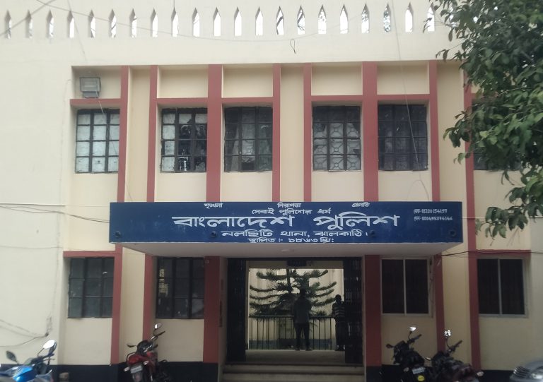 ঝালকাঠিতে ব্যবসায়ীকে কুপিয়ে টাকা ছিনতাই