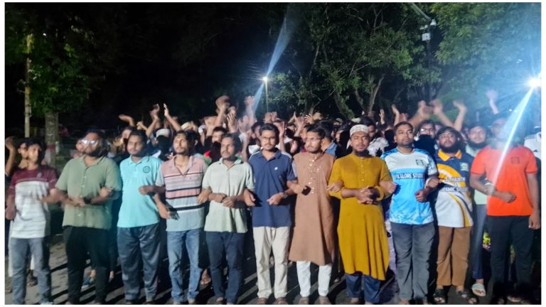 ইবিতে মুজিববাদের নিদর্শন ধ্বংসে ২০ ঘন্টার আলটিমেটাম
