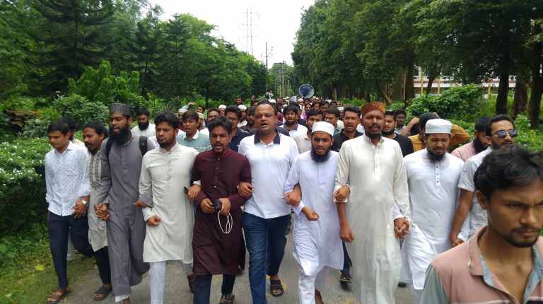 সাজিদের রহস্যজনক মৃত্যুর সুষ্ঠু তদন্তের দাবিতে ফের উত্তাল ইবি