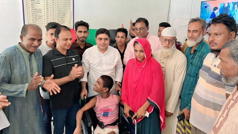 কেন্দুয়ায় তারেক রহমানের উপহার পেলেন শারীরিক প্রতিবন্ধী শিশু রিফাত