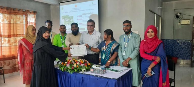 নীলফামারীতে ফ্রিল্যান্সিং প্রশিক্ষণার্থীদের মাঝে সনদপত্র বিতরণ