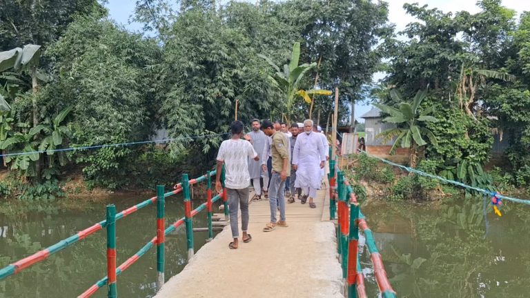 দুর্গাপুরে চলাচলের অনুপযোগী সেতু মেরামত করে দিলেন – ব্যারিস্টার কায়সার কামাল
