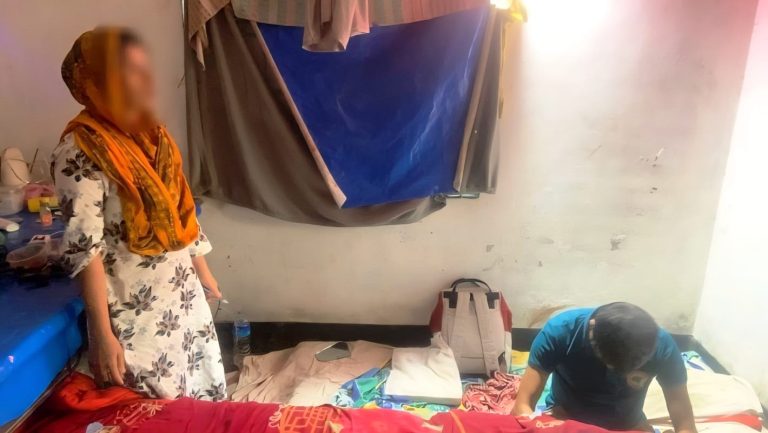 কেন্দুয়ায় ভাঙা স্বাস্থ্যকেন্দ্রে প্রেমের আস্তানা, প্রেমিকাসহ স্বাস্থ্য কর্মকর্তা আটক