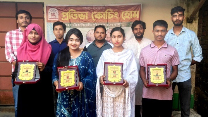 নেত্রকোনার দুর্গাপুরে কৃতি শিক্ষার্থীদের সংবর্ধনা