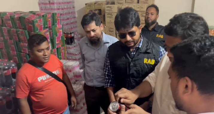 ভুয়া মোড়কে কোল্ড ড্রিংকস বিক্রি, র্যাবের অভিযানে দুইজনকে জরিমানা