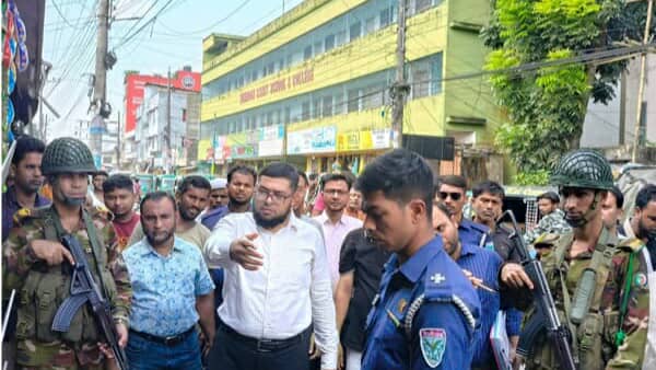 ভ্রাম্যমাণ আদালতের অভিযানে ১২টি প্রতিষ্ঠান উচ্ছেদ ও জরিমানা