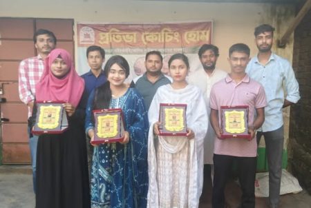 দুর্গাপুরে কৃতি শিক্ষার্থীদের সংবর্ধনা অনুষ্ঠিত