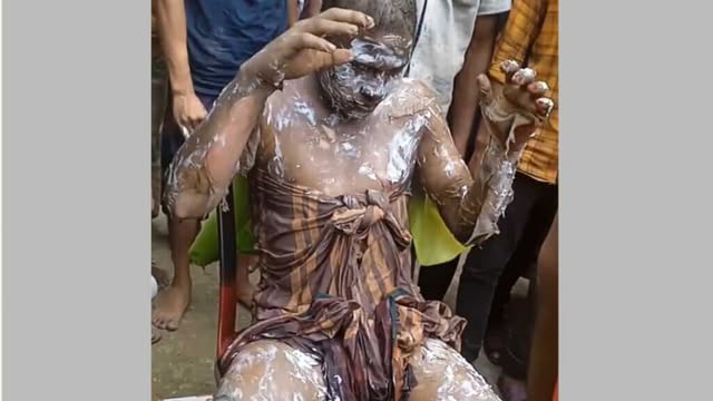 পারিবারিক কলহের জেরে নিজের শরীরে আগুন ধরিয়ে দিলেন দুই সন্তানের জনক