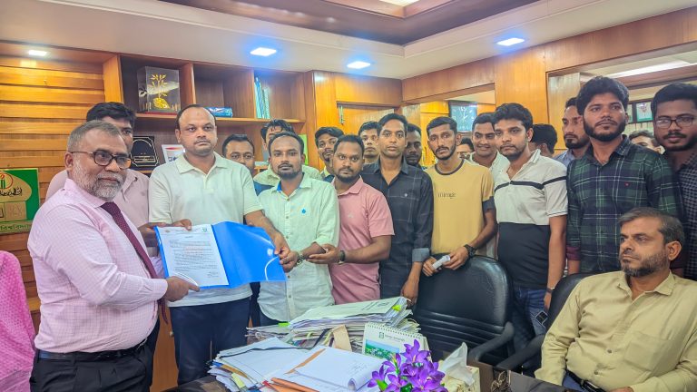 সাত দফা দাবিতে ইবি ছাত্রদলের স্মারকলিপি প্রদান
