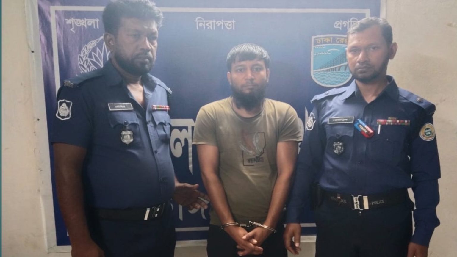 ঝালকাঠিতে চার মামলার পলাতক আসামি গ্রেপ্তার