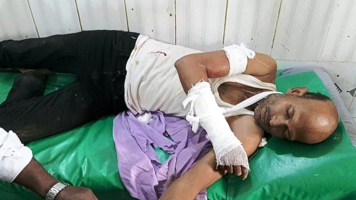 দুর্গাপুরে চাপাতির কোপে সাংবাদিক লুৎফুজ্জামান ফকির গুরুতর আহত