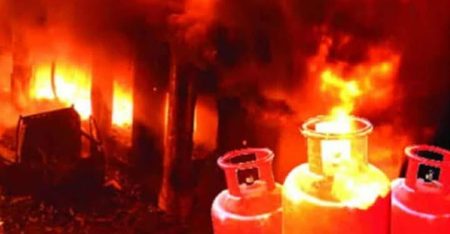 গ্যাস সিলিন্ডার বিস্ফোরণে তরুণী’র মৃত্যু, আশংকাজনক অবস্থায়-১