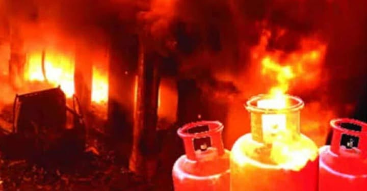 গ্যাস সিলিন্ডার বিস্ফোরণে তরুণী’র মৃত্যু, আশংকাজনক অবস্থায়-১