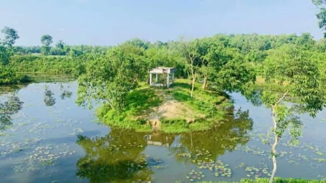 বেকি লেক পর্যটকদের হাতছানি দিয়ে ডাকছে