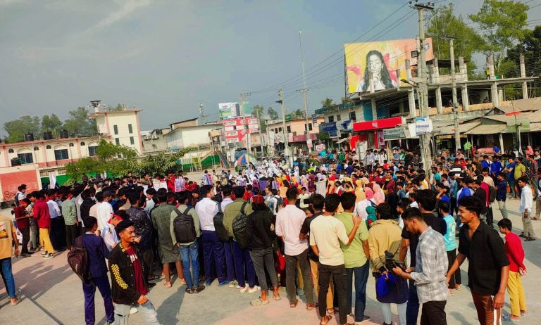 ‘মার্চ টু ডিমলা থানা’: আলামীনের ওপর হামলায় উত্তাল শিক্ষার্থী-অভিভাবক