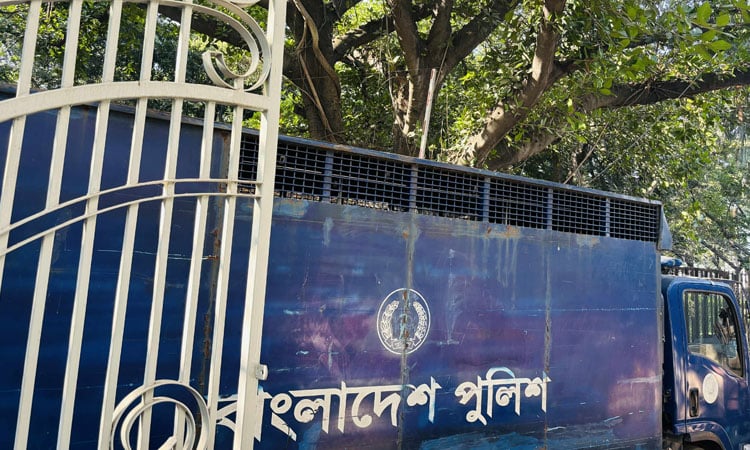 রাজসাক্ষী মামুনকে ট্রাইব্যুনালে আনা হয়েছে