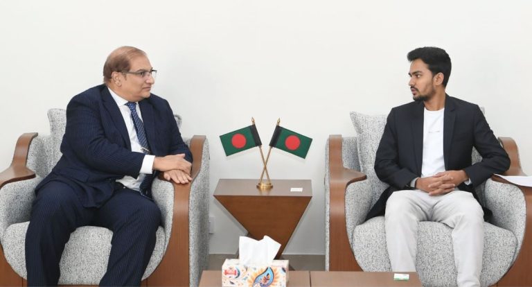 স্থানীয় সরকার উপদেষ্টার সঙ্গে পাকিস্তানের হাইকমিশনারের সৌজন্য সাক্ষাৎ