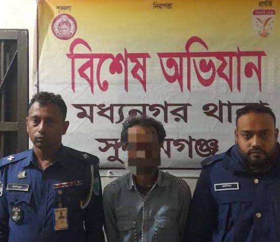 মধ্যনগরে ডেভিল হান্ট অভিযানে যুবলীগ নেতা গ্রেপ্তার।