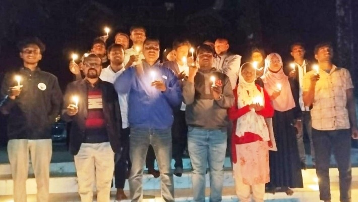 দুর্গাপুরে মুক্ত দিবসে মোমবাতি প্রজ্জ্বলন