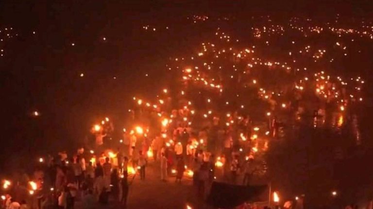 বুড়ি তিস্তা খনন নিয়ে তিন উপজেলার মানুষের বিস্ফোরণ—হাজারো মানুষের মশাল মিছিল