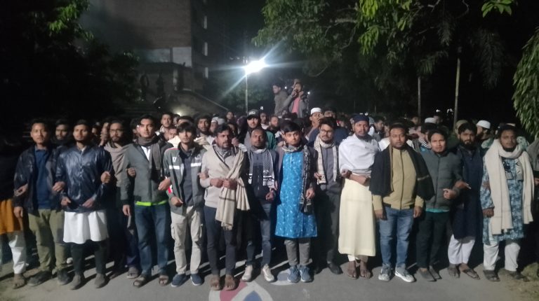ওসমান হাদীর উপর সন্ত্রাসী হামলার প্রতিবাদে উত্তাল ইবি