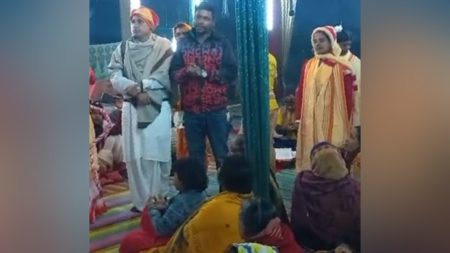 ঝালকাঠিতে খালেদা জিয়ার সুস্থতা কামনায় মন্দিরে প্রার্থনা