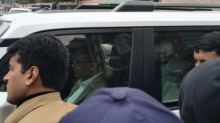 ভারাক্রান্ত চেহারায় হাসপাতাল ছাড়লেন তারেক রহমান