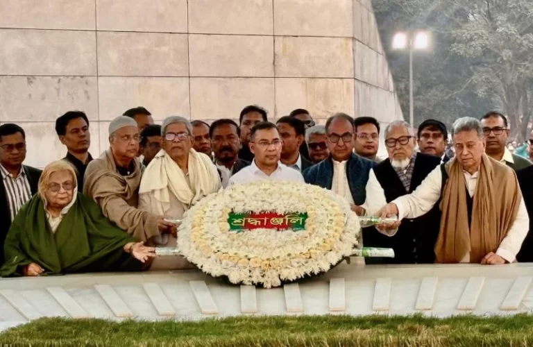 ১৮ বছর পর বাবার কবর জিয়ারত করলেন তারেক রহমান