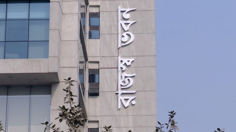 এনবিআরের ১৭ কর্মকর্তাকে একযোগে বদলি