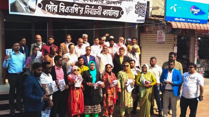 দুর্গাপুরে ব্যারিস্টার কায়সার কামালের পক্ষে ধানের শীষের প্রচারণায় আইনজীবীরা