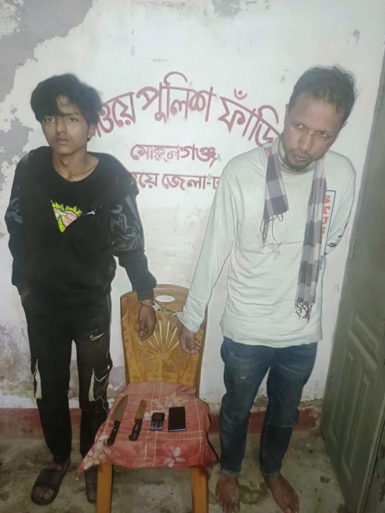 আন্তঃনগর ট্রেনে যাত্রীর গলায় ছুরি ঠেকিয়ে ছিনতাই, আটক ২