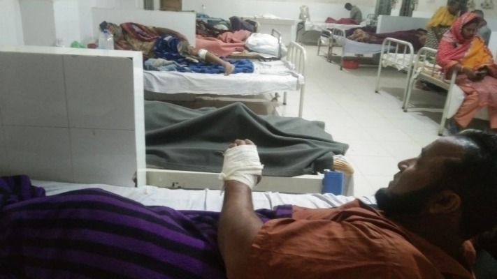 পুলিশ ফেরার পরপরই মোহনগঞ্জে জমি দখল নিয়ে রক্তক্ষয়ী সংঘর্ষ