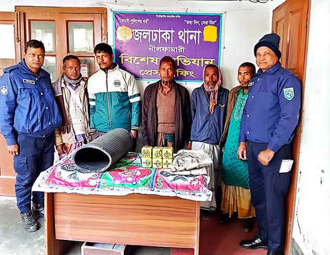 জলঢাকায় রাতের অন্ধকারে জুয়া সিন্ডিকেটের ফাঁদ ভাঙল পুলিশ, আটক ৬ জন