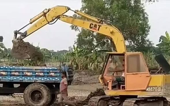 কুলাউড়ায় ফসলি জমিতে জোরপূর্বক মাঠি কাটায় থানায় অভিযোগ