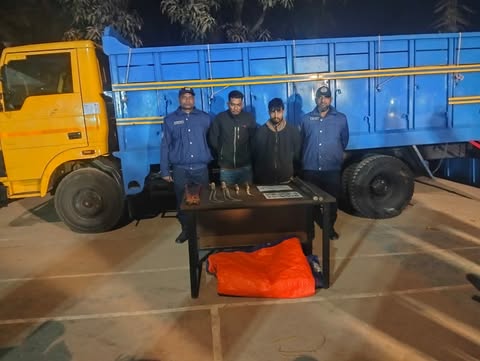 নাগরপুরে ট্রাক ও দেশীয় অস্ত্র সহ আন্তঃজেলা ডাকাতদলের ২ ডাকাত গ্রেফতার