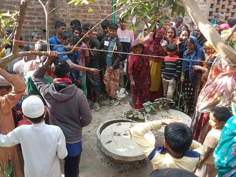 নওগাঁয় টয়লেটের সেপটিক ট্যাংকে অজ্ঞাত নারীর মরদেহ উদ্ধার