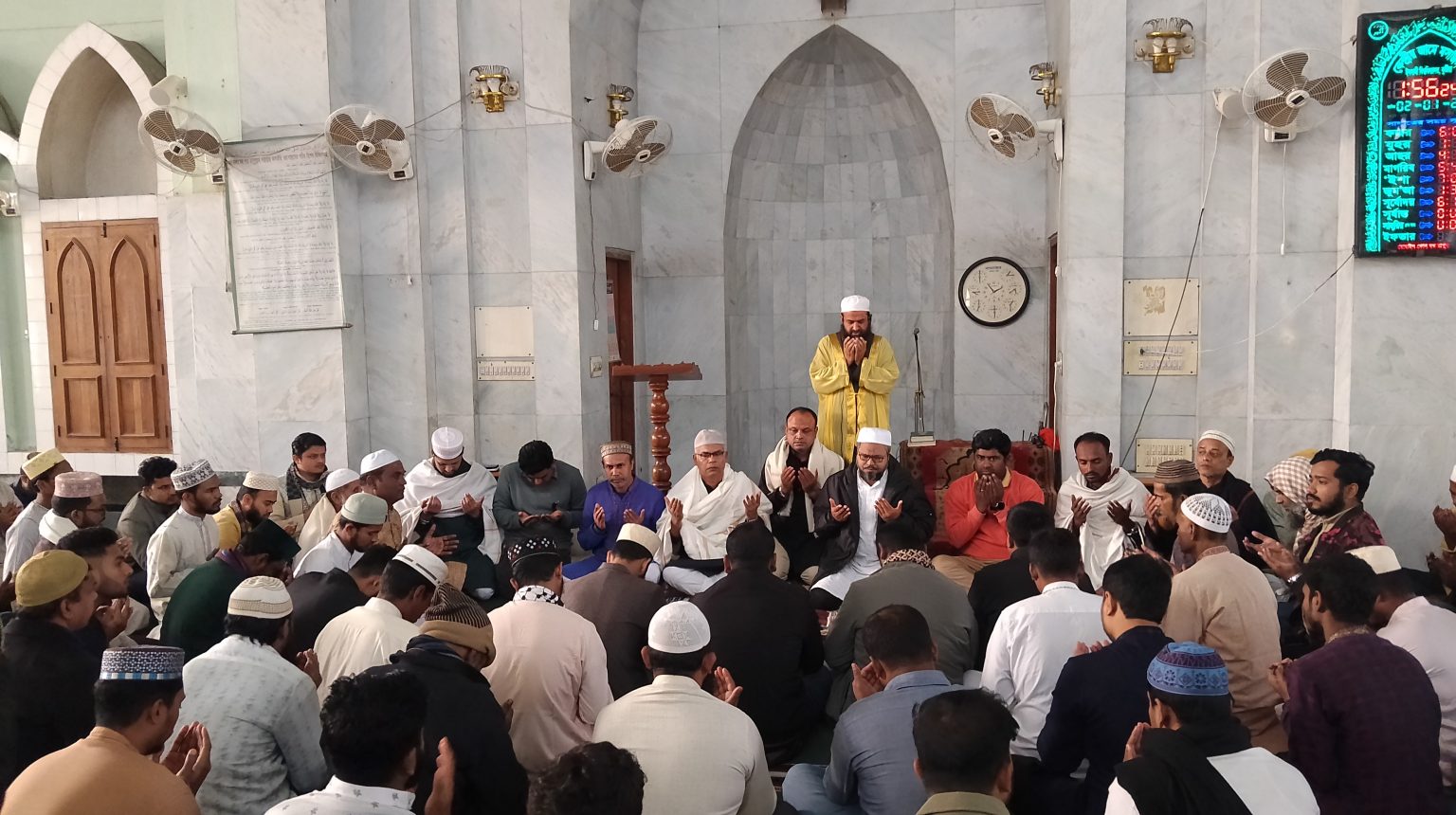 আপোষহীন নেত্রী খালেদা জিয়ার আত্মার মাগফিরাত কামনায় ইবিতে দোয়া অনুষ্ঠিত