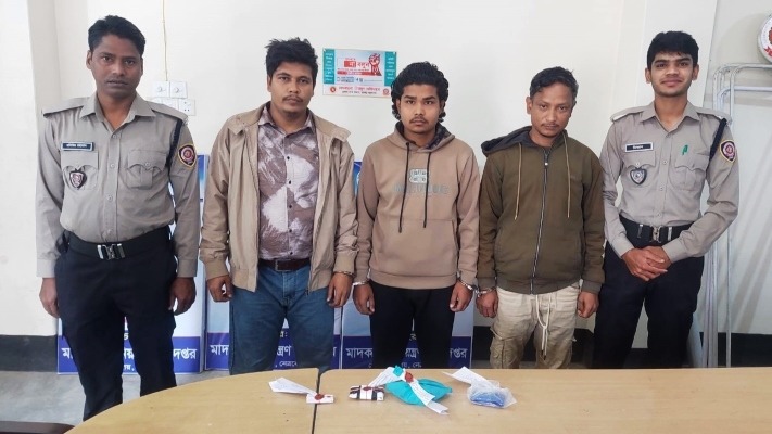 নেত্রকোনা ডিএনসি কর্তৃক ৬ লক্ষ টাকা মূল্যমানের ইয়াবাসহ ৩ কারবারি আটক