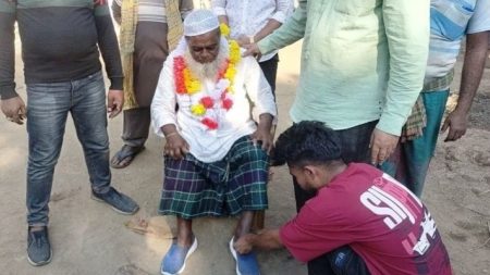 ১৭ বছরের অবসান: জুতা পায়ে দিলেন ঠিকই, আক্ষেপ রয়ে গেলে সুরুজের মনে