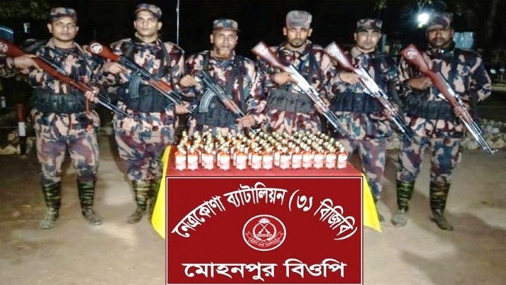 মধ্যনগরে বিজিবি’র ধাওয়া খেয়ে মাদক ফেলে পালালো চোরাকারবারিরা