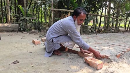 নেত্রকোনায় নিম্নমানের রাস্তার কাজের প্রতিবাদ করায় পুরো পরিবারকে মারধরের অভিযোগ