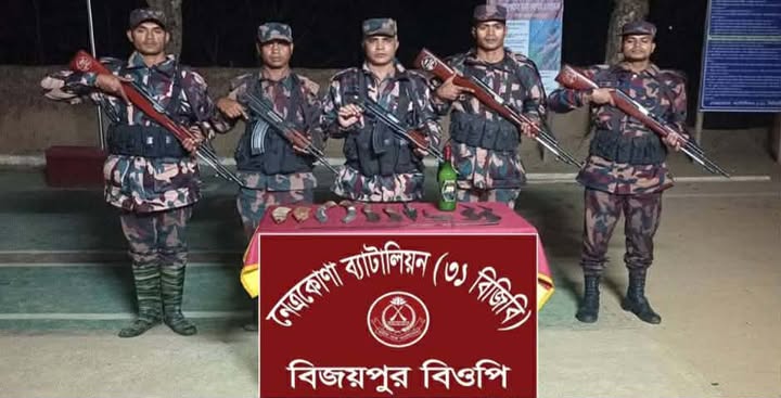 দুর্গাপুরে সীমান্তে বিজিবি’র অভিযানে ভারতীয় অস্ত্র উদ্ধার