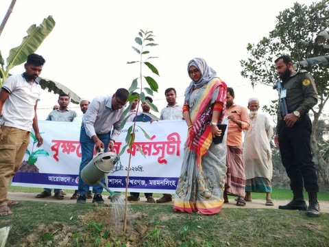 ঈশ্বরগঞ্জে মাসে ৮ হাজার গাছ রোপণের কর্মসূচির উদ্বোধন মাইজবাগে বৃক্ষরোপণের মাধ্যমে কার্যক্রম শুরু