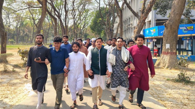 নরসিংদীতে কিশোরীকে ধর্ষণ ও হত্যার বিচারের দাবিতে ইবিতে বিক্ষোভ