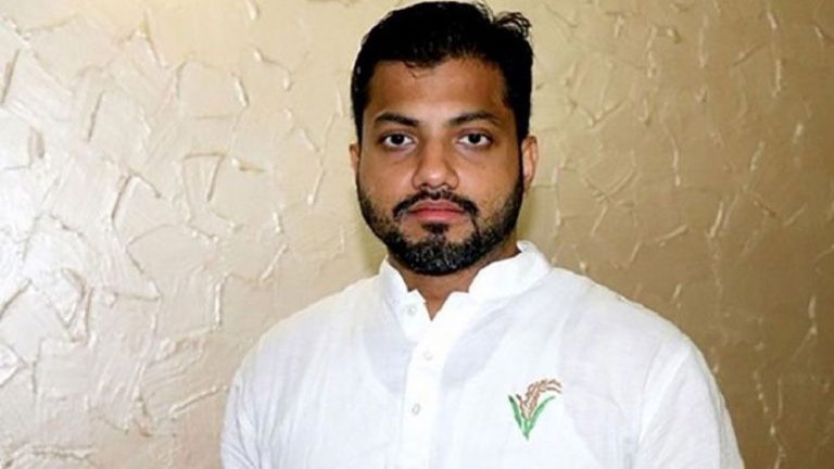ঢাকা-৬ আসনে এগিয়ে ইশরাক হোসেন